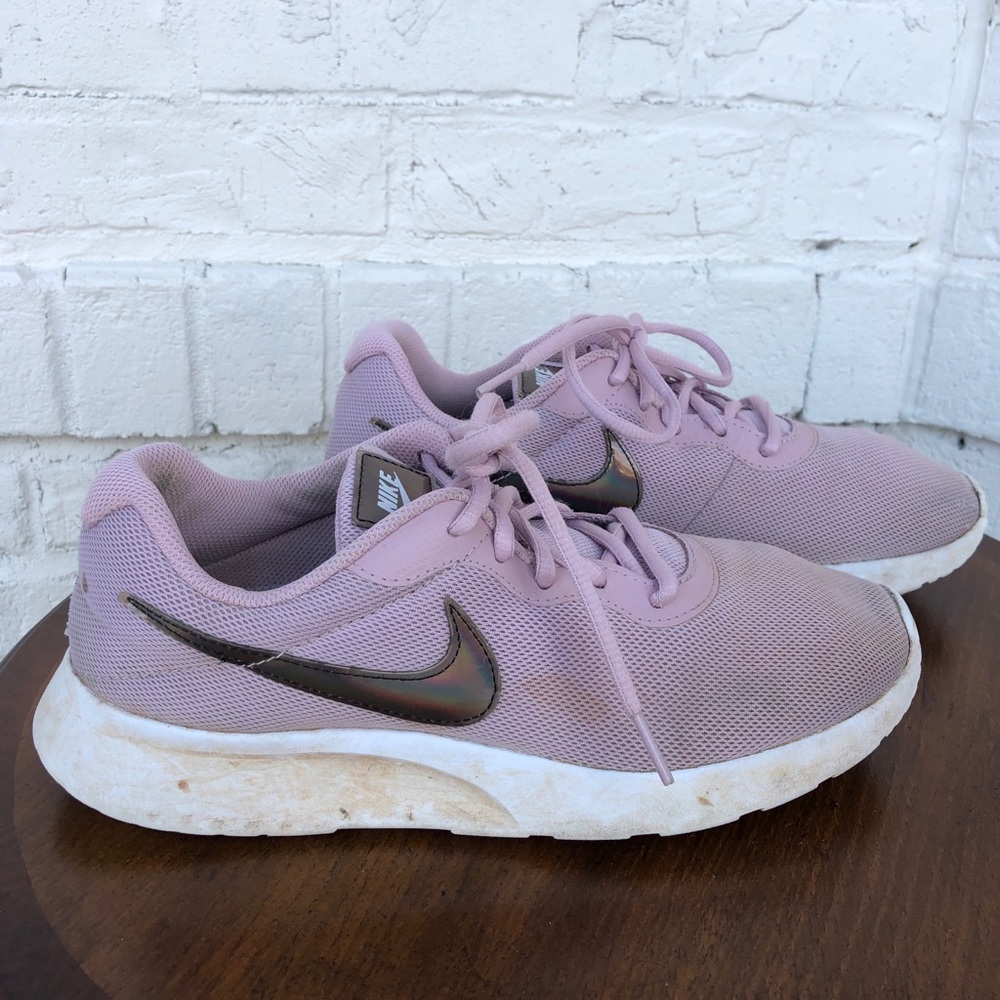 Nike “Tanjun” Sneakers